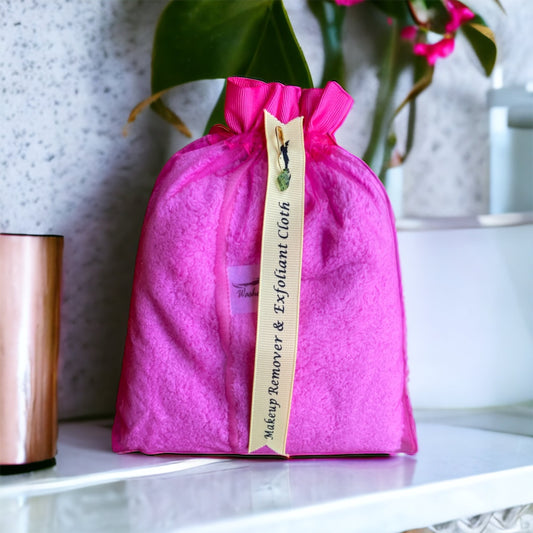 A gift-ready cloth that removes makeup with just water.
